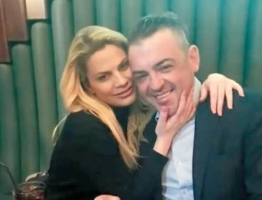 Η σύντροφός του Μανώλη Πετσίτη, Βίκυ Καρνέζη, αποκαλύπτει άγνωστες πτυχές της σχέσης τους!